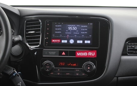 Mitsubishi Outlander III рестайлинг 3, 2019 год, 1 875 000 рублей, 12 фотография