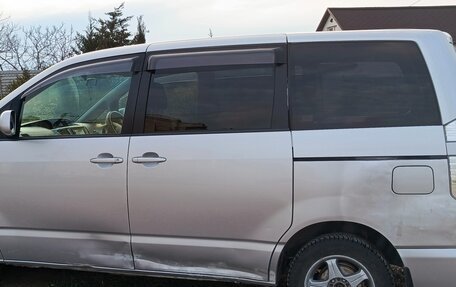 Toyota Voxy II, 2007 год, 1 150 000 рублей, 3 фотография