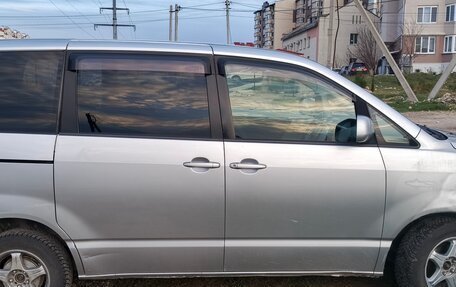 Toyota Voxy II, 2007 год, 1 150 000 рублей, 2 фотография