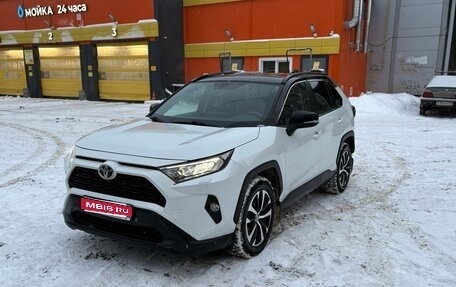 Toyota RAV4, 2021 год, 4 175 000 рублей, 1 фотография