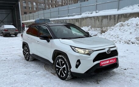 Toyota RAV4, 2021 год, 4 175 000 рублей, 2 фотография