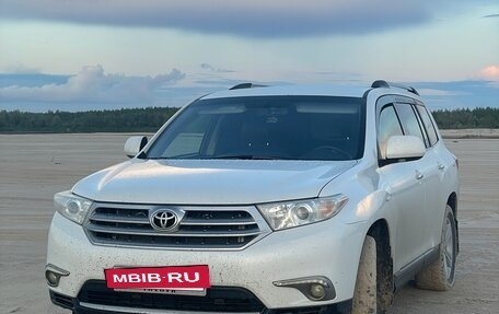 Toyota Highlander III, 2012 год, 2 200 000 рублей, 10 фотография