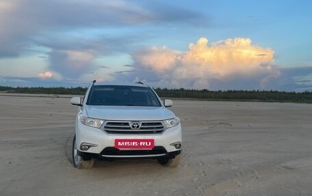 Toyota Highlander III, 2012 год, 2 200 000 рублей, 9 фотография