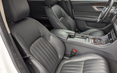 Jaguar XF II, 2019 год, 2 850 000 рублей, 23 фотография