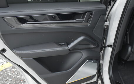 Porsche Cayenne III, 2025 год, 25 499 000 рублей, 27 фотография