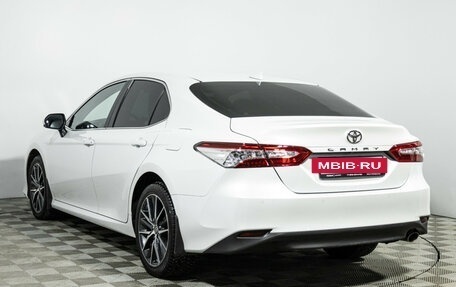 Toyota Camry, 2022 год, 3 950 000 рублей, 7 фотография