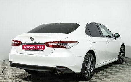 Toyota Camry, 2022 год, 3 950 000 рублей, 5 фотография