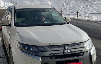 Mitsubishi Outlander III рестайлинг 3, 2018 год, 4 250 000 рублей, 1 фотография