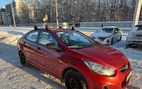 Hyundai Solaris II рестайлинг, 2013 год, 800 000 рублей, 5 фотография