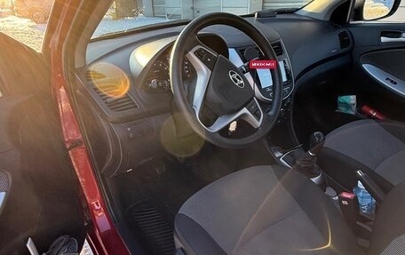 Hyundai Solaris II рестайлинг, 2013 год, 800 000 рублей, 8 фотография