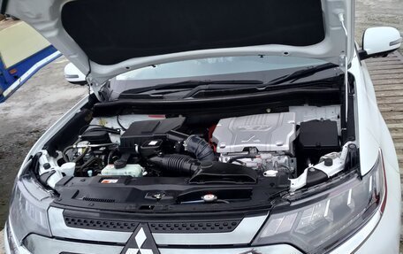 Mitsubishi Outlander III рестайлинг 3, 2018 год, 4 250 000 рублей, 3 фотография