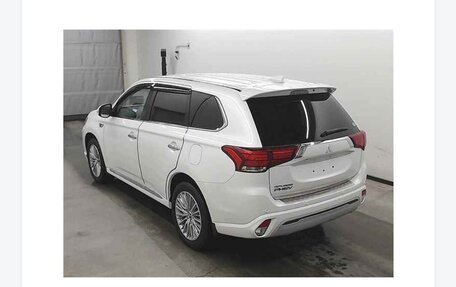 Mitsubishi Outlander III рестайлинг 3, 2018 год, 4 250 000 рублей, 4 фотография