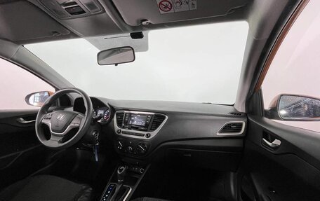 Hyundai Solaris II рестайлинг, 2018 год, 1 421 000 рублей, 12 фотография