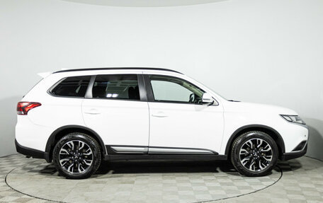 Mitsubishi Outlander III рестайлинг 3, 2022 год, 2 655 000 рублей, 4 фотография