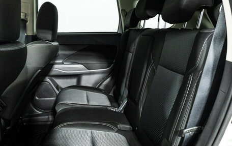 Mitsubishi Outlander III рестайлинг 3, 2022 год, 2 655 000 рублей, 10 фотография