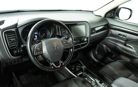 Mitsubishi Outlander III рестайлинг 3, 2022 год, 2 655 000 рублей, 11 фотография