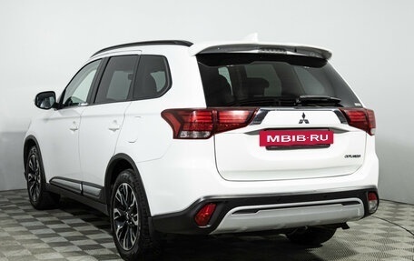 Mitsubishi Outlander III рестайлинг 3, 2022 год, 2 655 000 рублей, 7 фотография