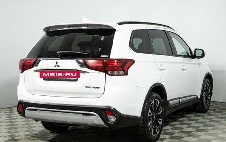 Mitsubishi Outlander III рестайлинг 3, 2022 год, 2 655 000 рублей, 5 фотография