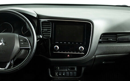 Mitsubishi Outlander III рестайлинг 3, 2022 год, 2 655 000 рублей, 14 фотография