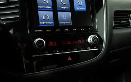 Mitsubishi Outlander III рестайлинг 3, 2022 год, 2 655 000 рублей, 16 фотография