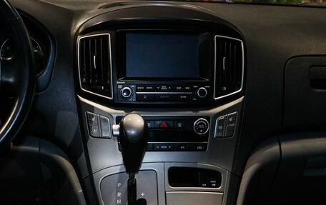 Hyundai Grand Starex Grand Starex I рестайлинг 2, 2018 год, 2 790 000 рублей, 11 фотография