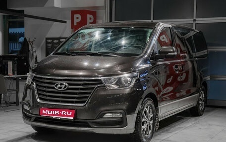 Hyundai Grand Starex Grand Starex I рестайлинг 2, 2018 год, 2 790 000 рублей, 1 фотография