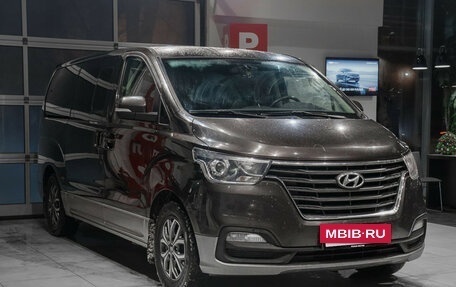 Hyundai Grand Starex Grand Starex I рестайлинг 2, 2018 год, 2 790 000 рублей, 3 фотография