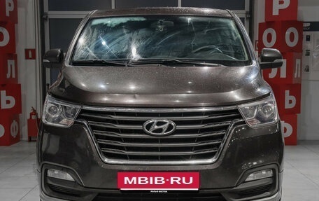 Hyundai Grand Starex Grand Starex I рестайлинг 2, 2018 год, 2 790 000 рублей, 2 фотография