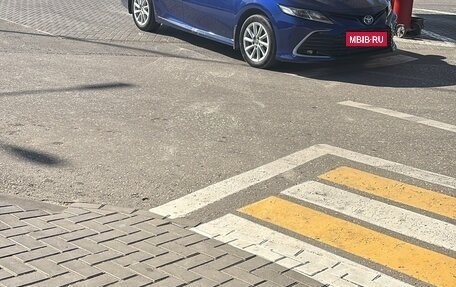 Toyota Camry, 2021 год, 3 200 000 рублей, 6 фотография