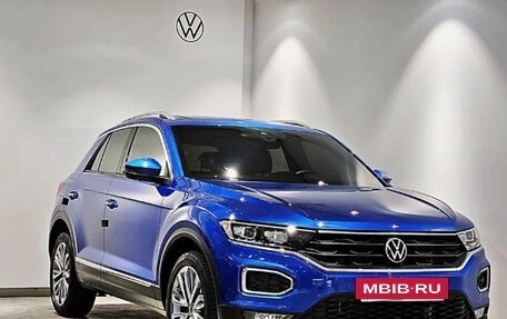 Volkswagen T-Roc I, 2021 год, 1 950 000 рублей, 2 фотография