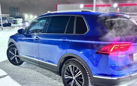 Volkswagen Tiguan II, 2018 год, 2 350 000 рублей, 2 фотография