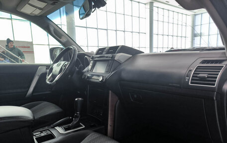 Toyota Land Cruiser Prado 150 рестайлинг 2, 2015 год, 2 950 000 рублей, 15 фотография