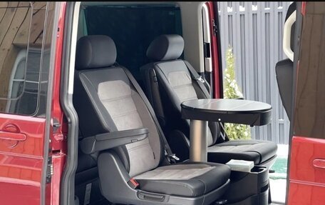 Volkswagen Multivan T6 рестайлинг, 2019 год, 6 500 000 рублей, 6 фотография