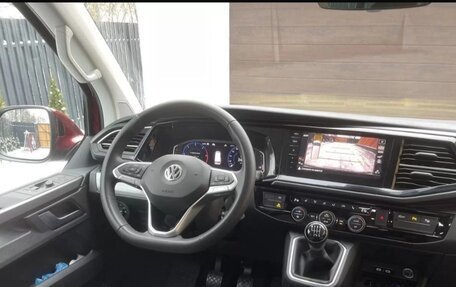 Volkswagen Multivan T6 рестайлинг, 2019 год, 6 500 000 рублей, 4 фотография