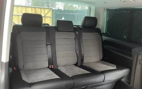 Volkswagen Multivan T6 рестайлинг, 2019 год, 6 500 000 рублей, 3 фотография