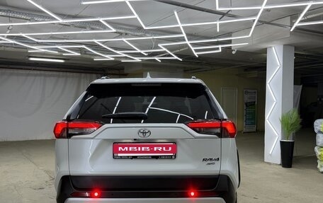 Toyota RAV4, 2023 год, 3 800 000 рублей, 10 фотография