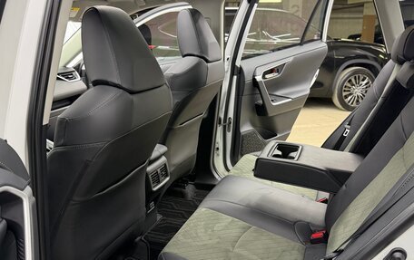 Toyota RAV4, 2023 год, 3 800 000 рублей, 21 фотография