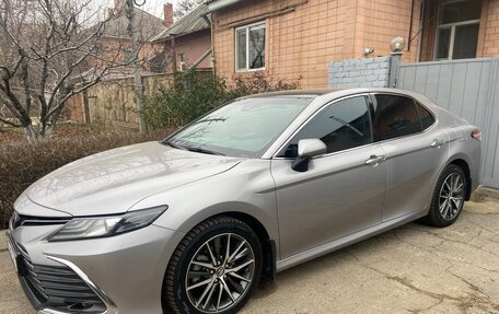 Toyota Camry, 2022 год, 3 530 000 рублей, 2 фотография