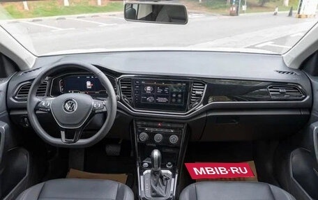 Volkswagen T-Roc I, 2022 год, 1 400 060 рублей, 13 фотография