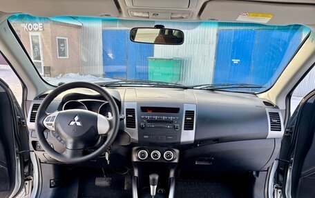 Mitsubishi Outlander III рестайлинг 3, 2008 год, 930 000 рублей, 13 фотография