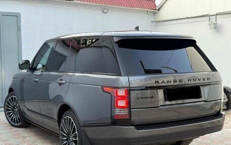 Land Rover Range Rover IV рестайлинг, 2015 год, 3 800 000 рублей, 4 фотография
