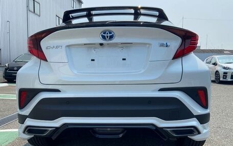 Toyota C-HR I рестайлинг, 2022 год, 1 817 000 рублей, 9 фотография