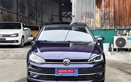 Volkswagen Golf VII, 2019 год, 1 490 099 рублей, 2 фотография