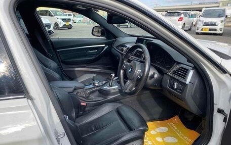 BMW 3 серия, 2018 год, 1 320 000 рублей, 11 фотография