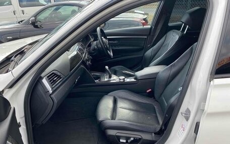 BMW 3 серия, 2018 год, 1 320 000 рублей, 17 фотография