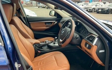 BMW 3 серия, 2018 год, 1 420 000 рублей, 6 фотография