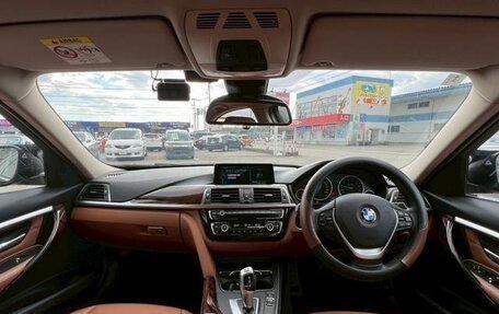 BMW 3 серия, 2018 год, 1 420 000 рублей, 7 фотография