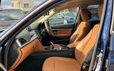 BMW 3 серия, 2018 год, 1 420 000 рублей, 21 фотография