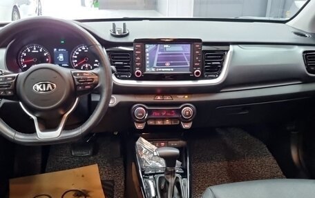 KIA Stonic, 2019 год, 1 305 000 рублей, 5 фотография