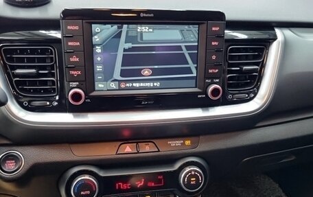 KIA Stonic, 2019 год, 1 305 000 рублей, 8 фотография